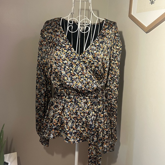 Caralyn mirand THE DROP floral wrap top XL - Picture 2 of 5